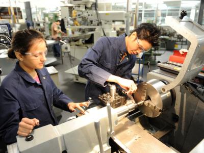 Students on the Engineering Advanced Diploma.  Photo credit: Melbourne Polytechnic