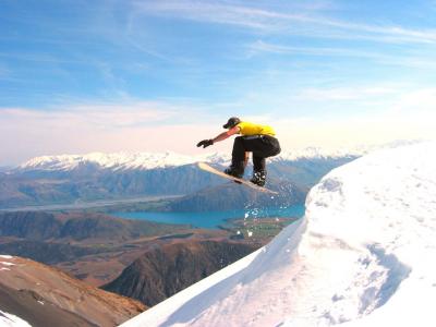 Fancy becoming a snowsports instructor? A college qualification can help you.  Photo credit: Study Options