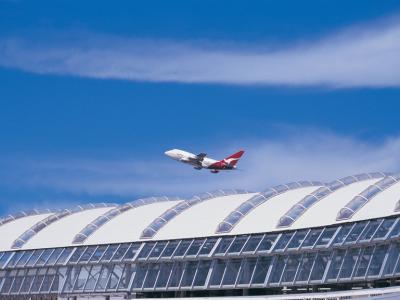 Qantas flight leaving Sydney Airport