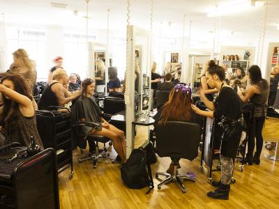 Students in the salon at Taylorweir. Photo credit: Taylorweir
